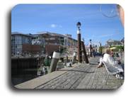 Museumshafen Bsum mit Blick auf das Wellenbad
